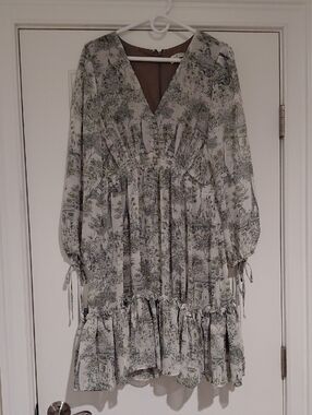 Taylor Green and White V-Neck Tiered Long Sleeve Dress